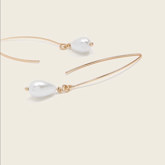 CASSIE DROP PEARL EARRING - Picture 2 of 3